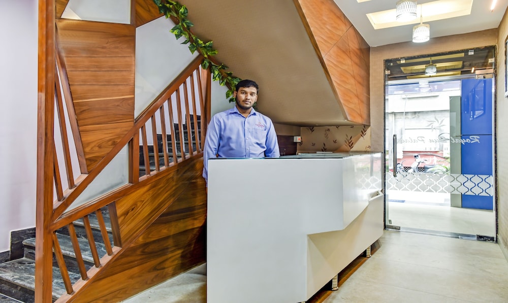 Oyo Rooms Sargam Cinemas 6/50