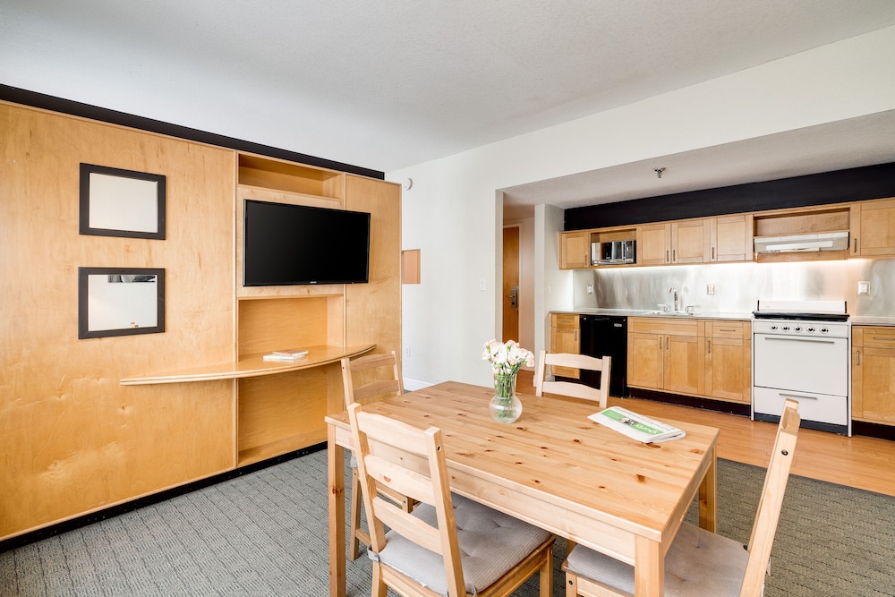 CREST Hotel & Suites 57/66