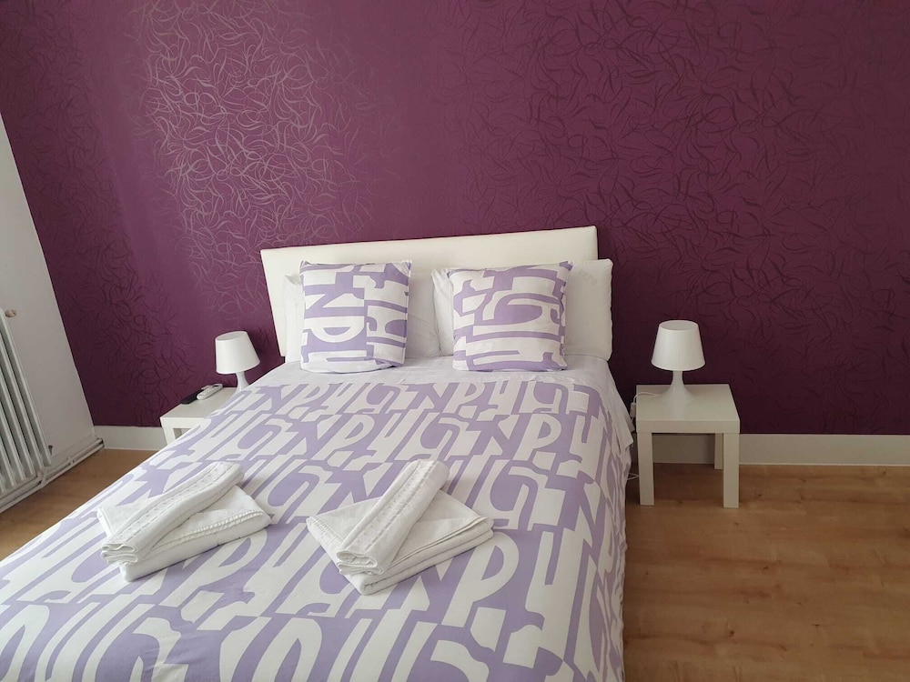 Hostal Victoriano 18/90