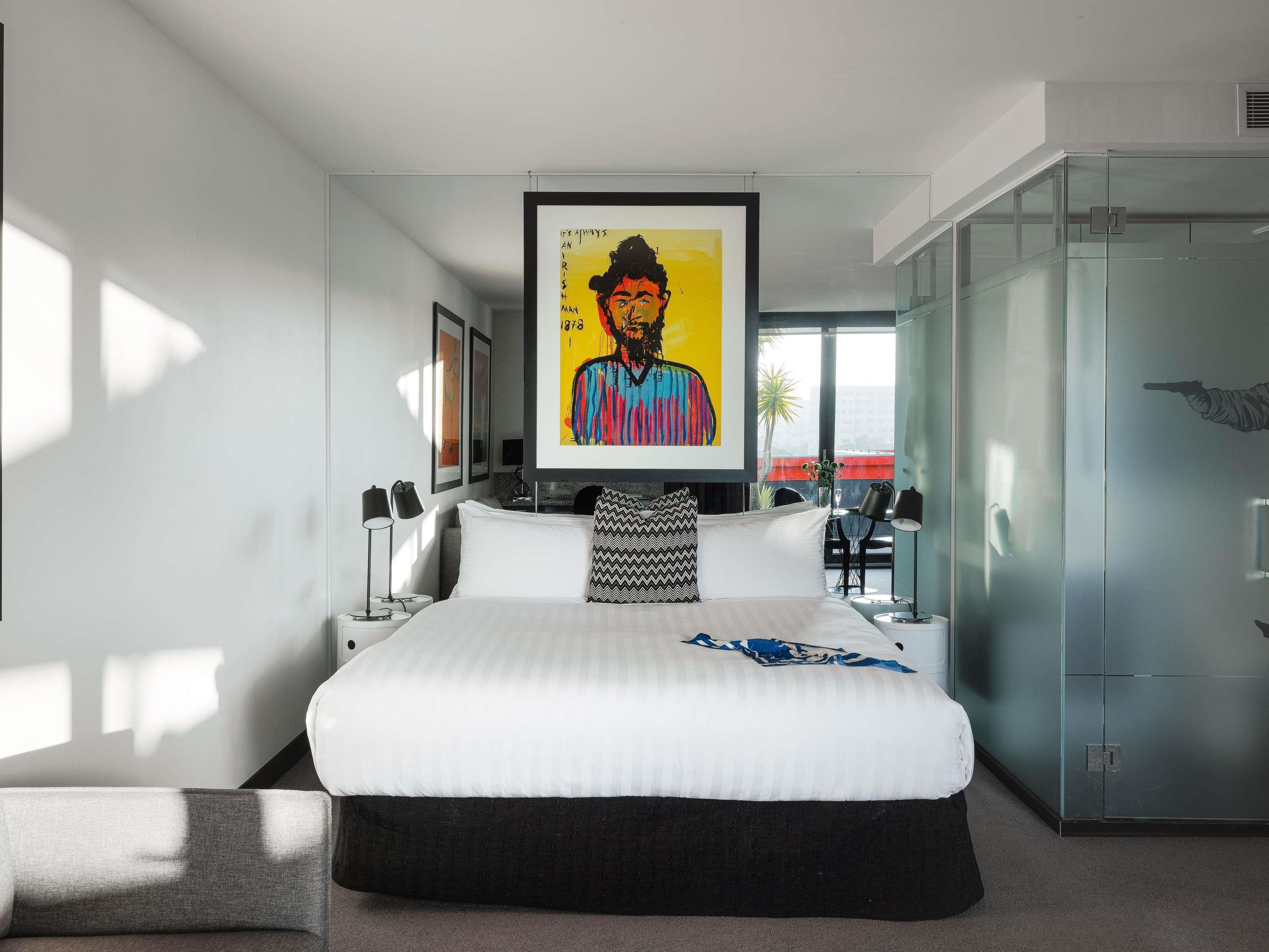 JUNIOR, PENTHOUSE