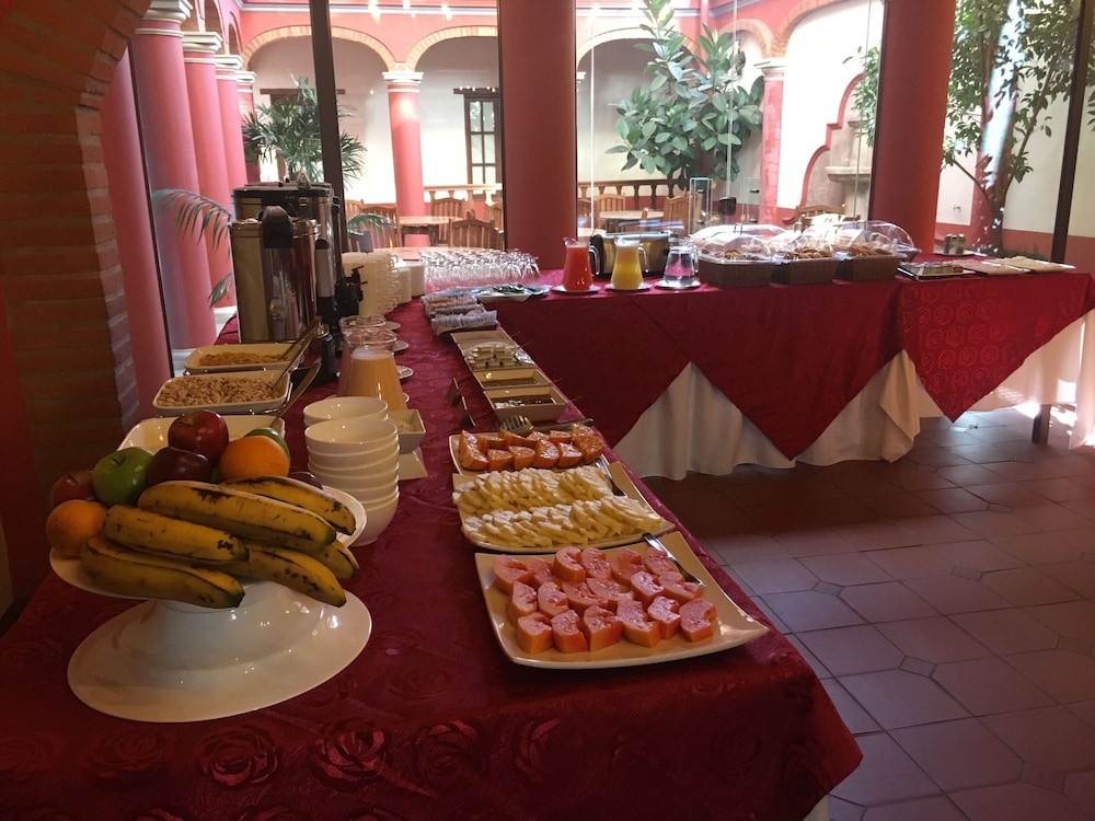 Hotel Monasterio 38/50