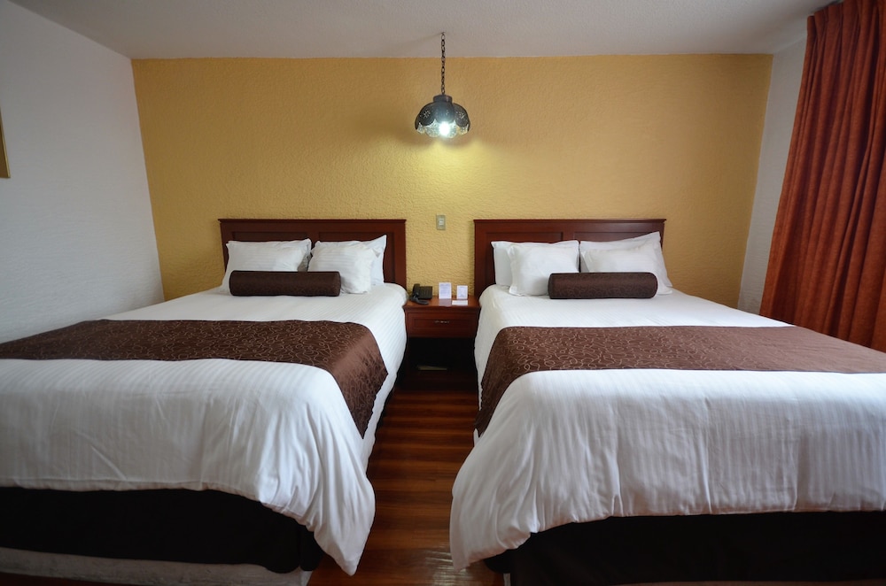 Howard Johnson by Wyndham Morelia Calle Real 8/63