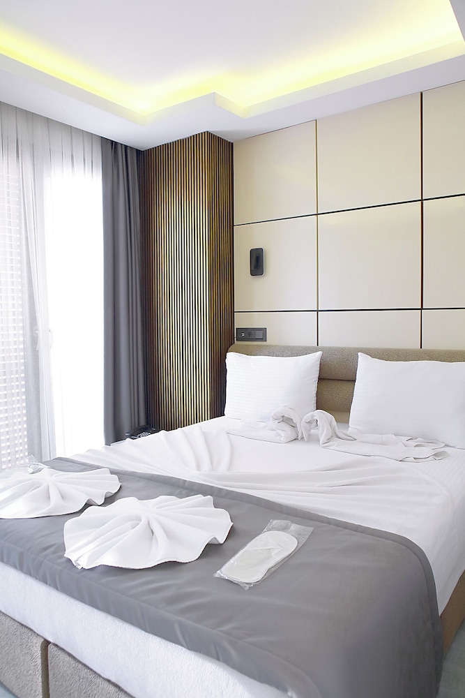1 BEDROOM, STANDARD, TWIN BEDS