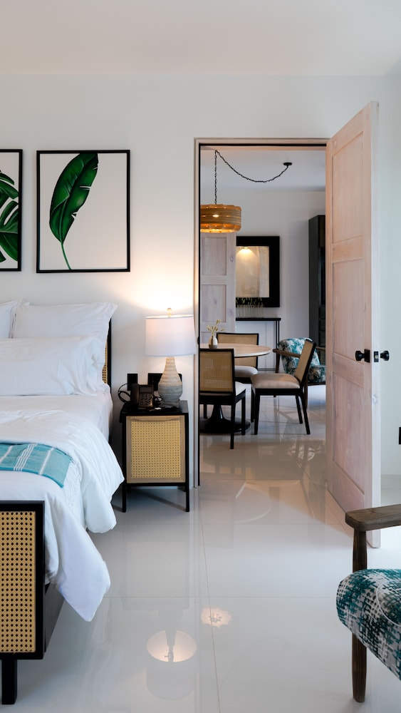 2 BEDROOMS, RESIDENCE, KITCHEN