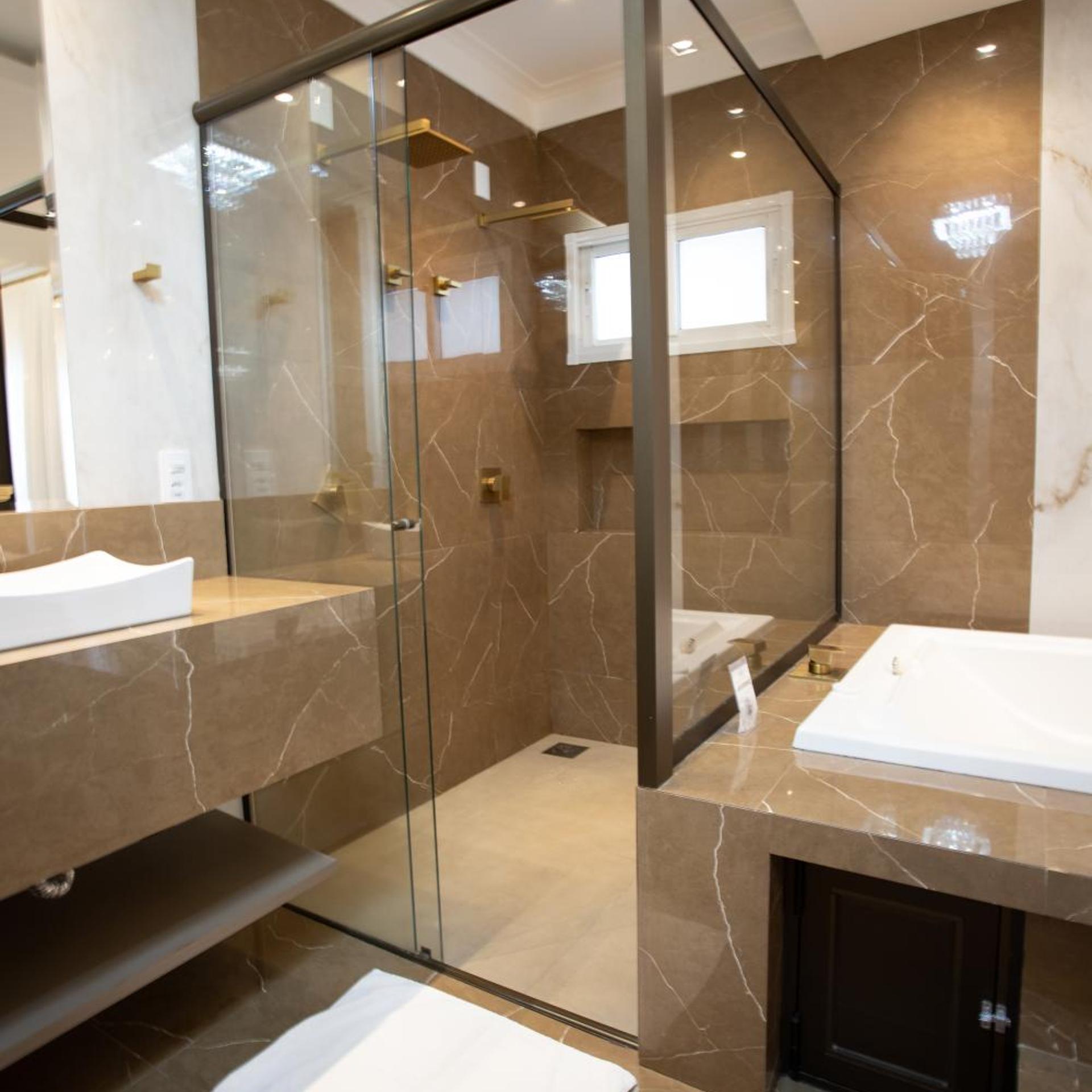Ellus Hotel 50/50