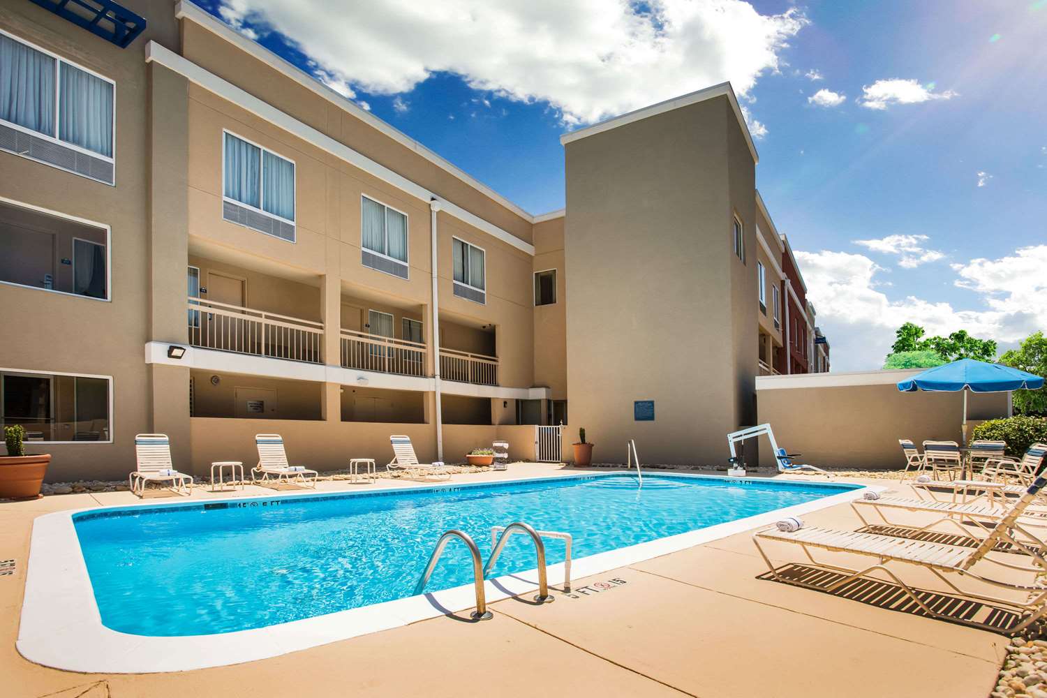 Days Inn by Wyndham Florence Near Civic Center 3/47