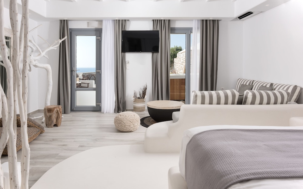 SUITE, SEA VIEW, JETTED TUB