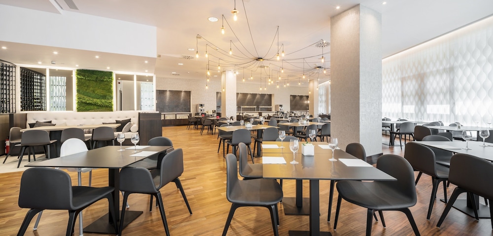 Ilunion Pio Xii Hotel 37/45