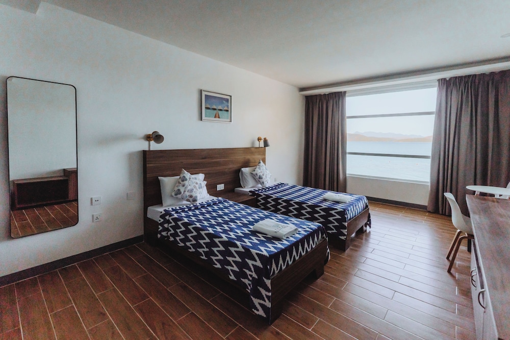 Room, Twin Beds, Bay View