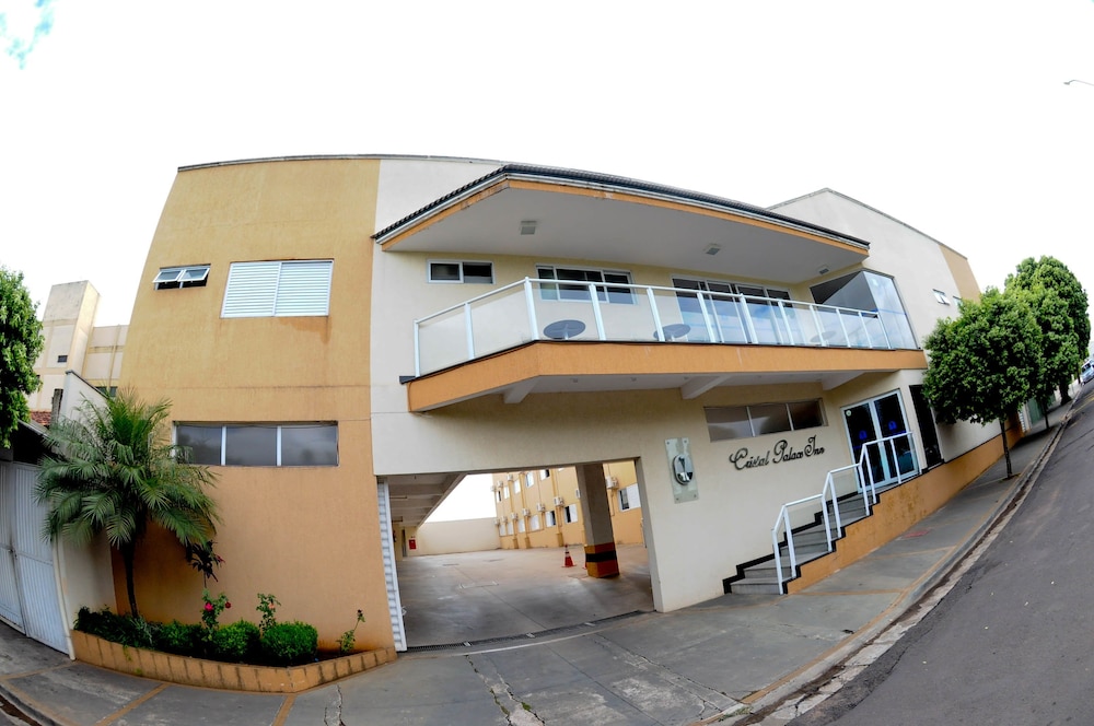 Cristal Palace Inn 4/40