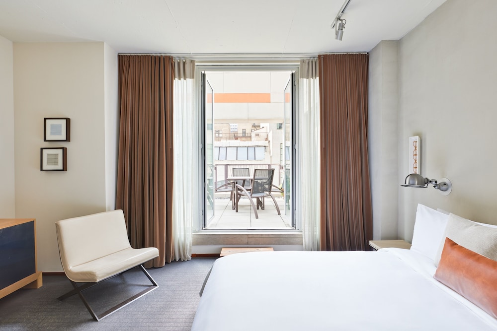 Chambers Hotel 49/70
