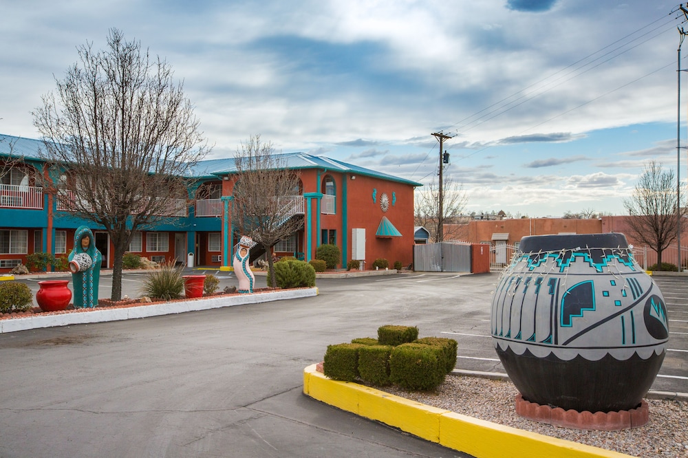 Sandia Peak Inn Old Town ABQ, a Howard Johnson by Wyndham 32/38