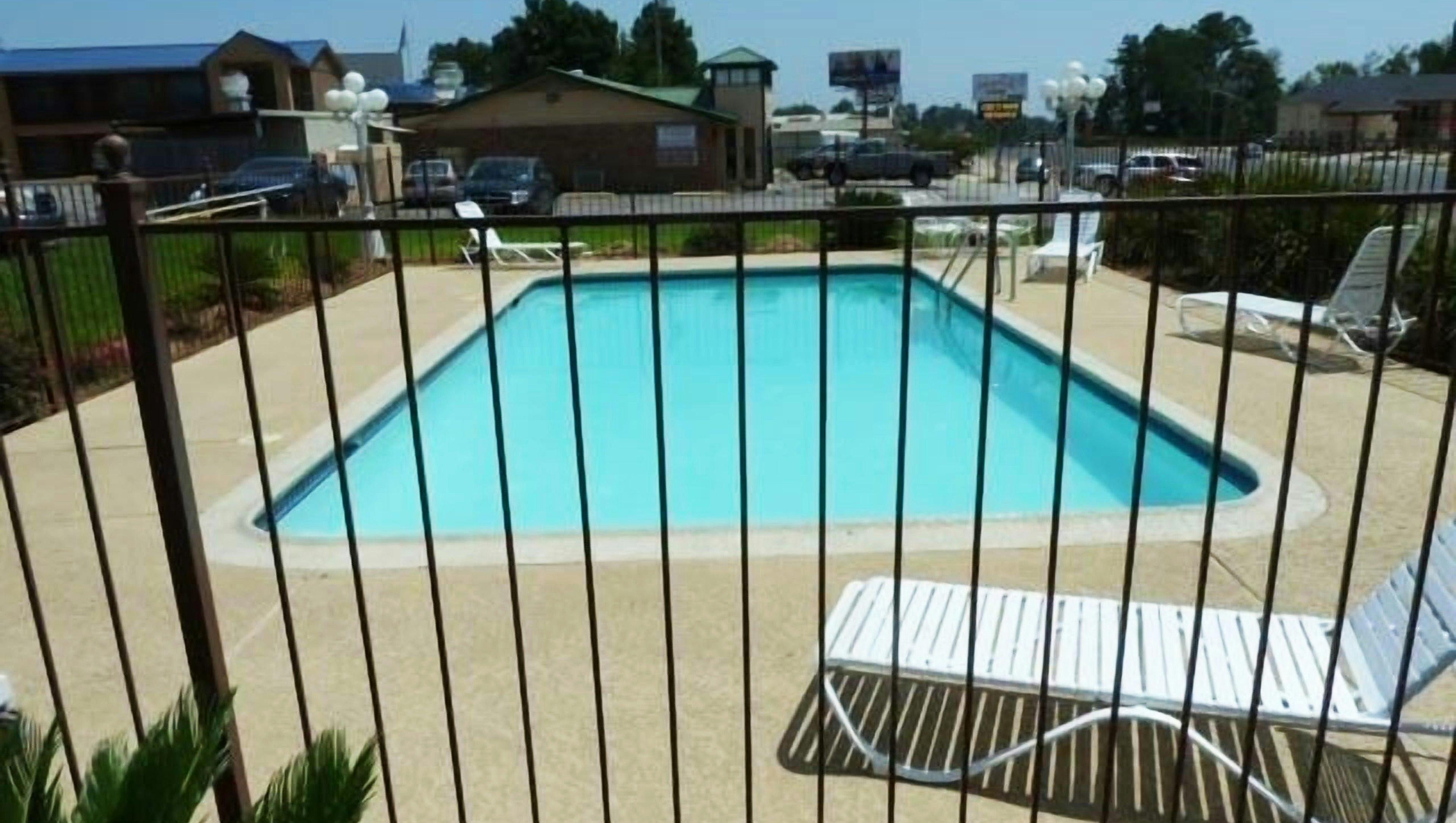 Xecutive Inn and Suites 21/37