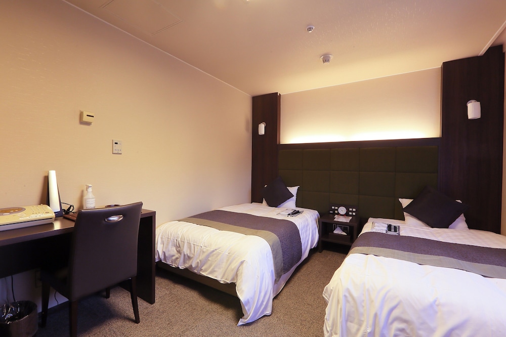 Universal, Twin Beds