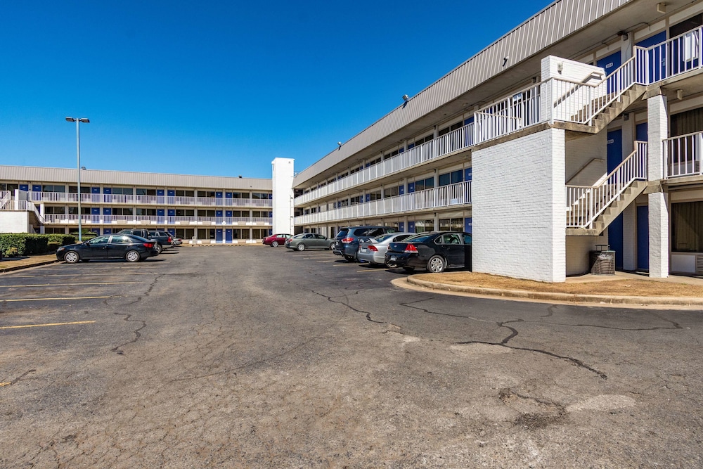 Motel6 Little Rock, AR - West thumb 2