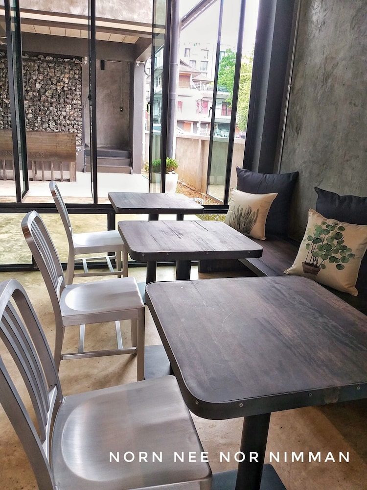 Norn Nee Nor Hostel&Cafe 42/46