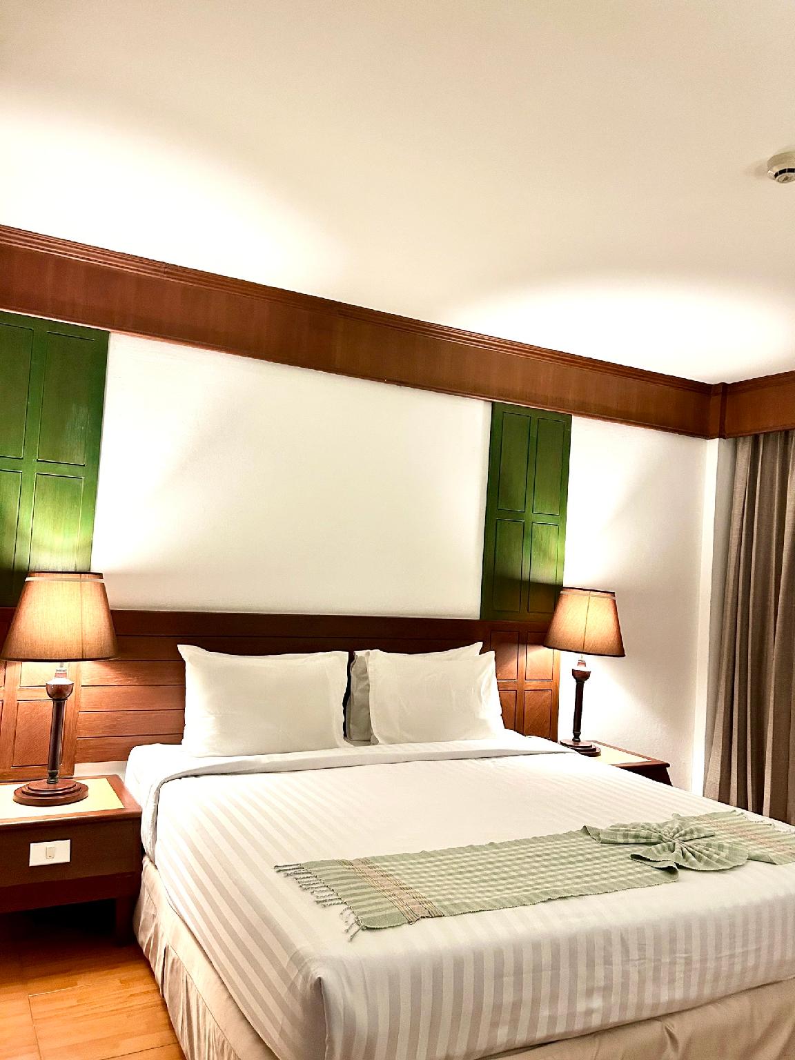 Standard, Double Bed, Partial City View