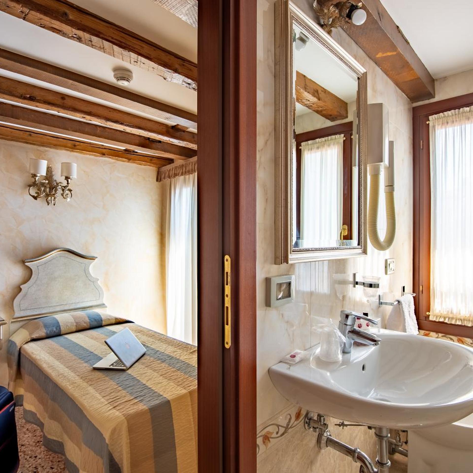 Hotel Mercurio 53/56
