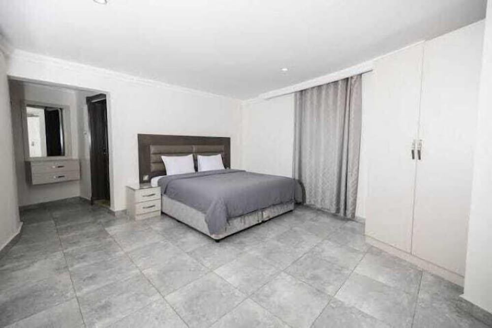 Salmiya Grand Hotel 33/67