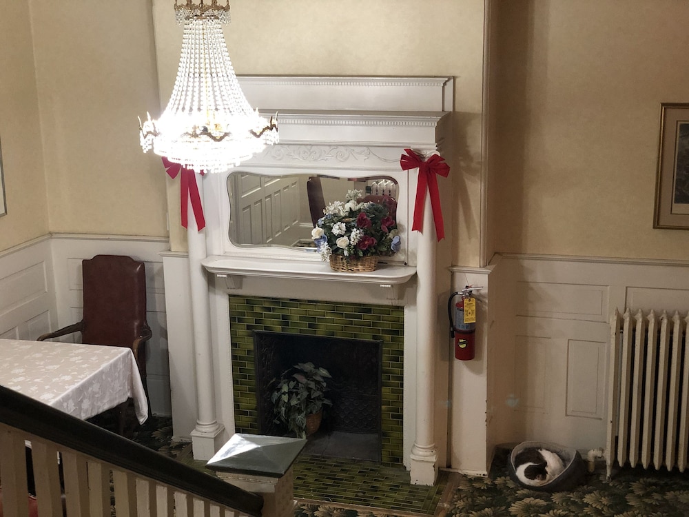 The Windsor Inn 39/61