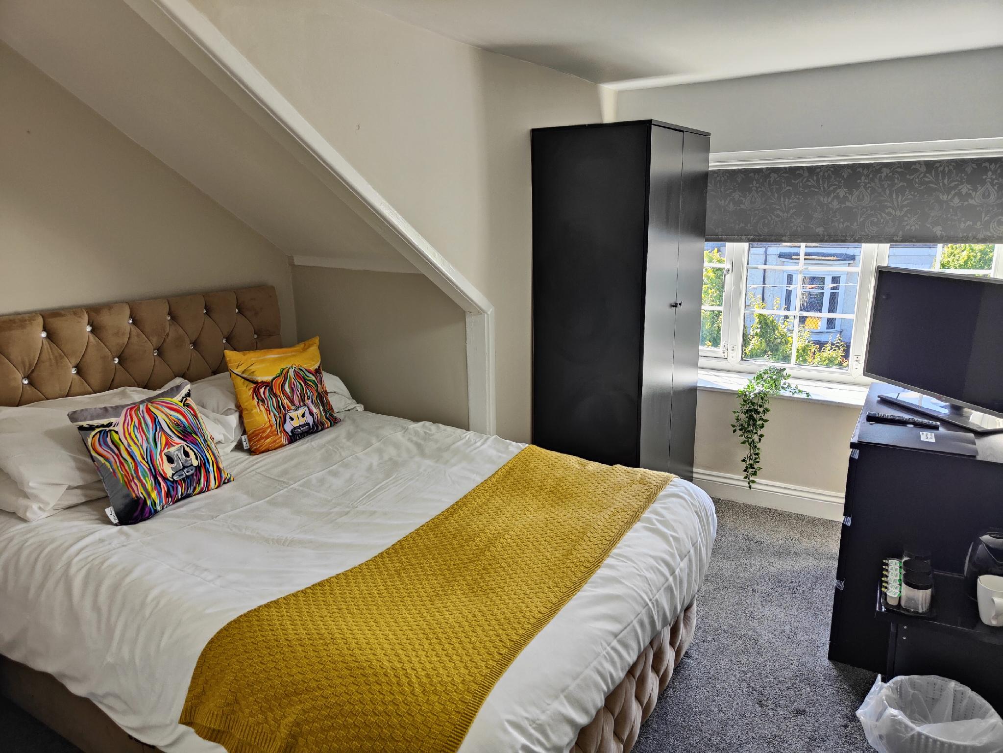 Room, Single, Double Bed, Street View