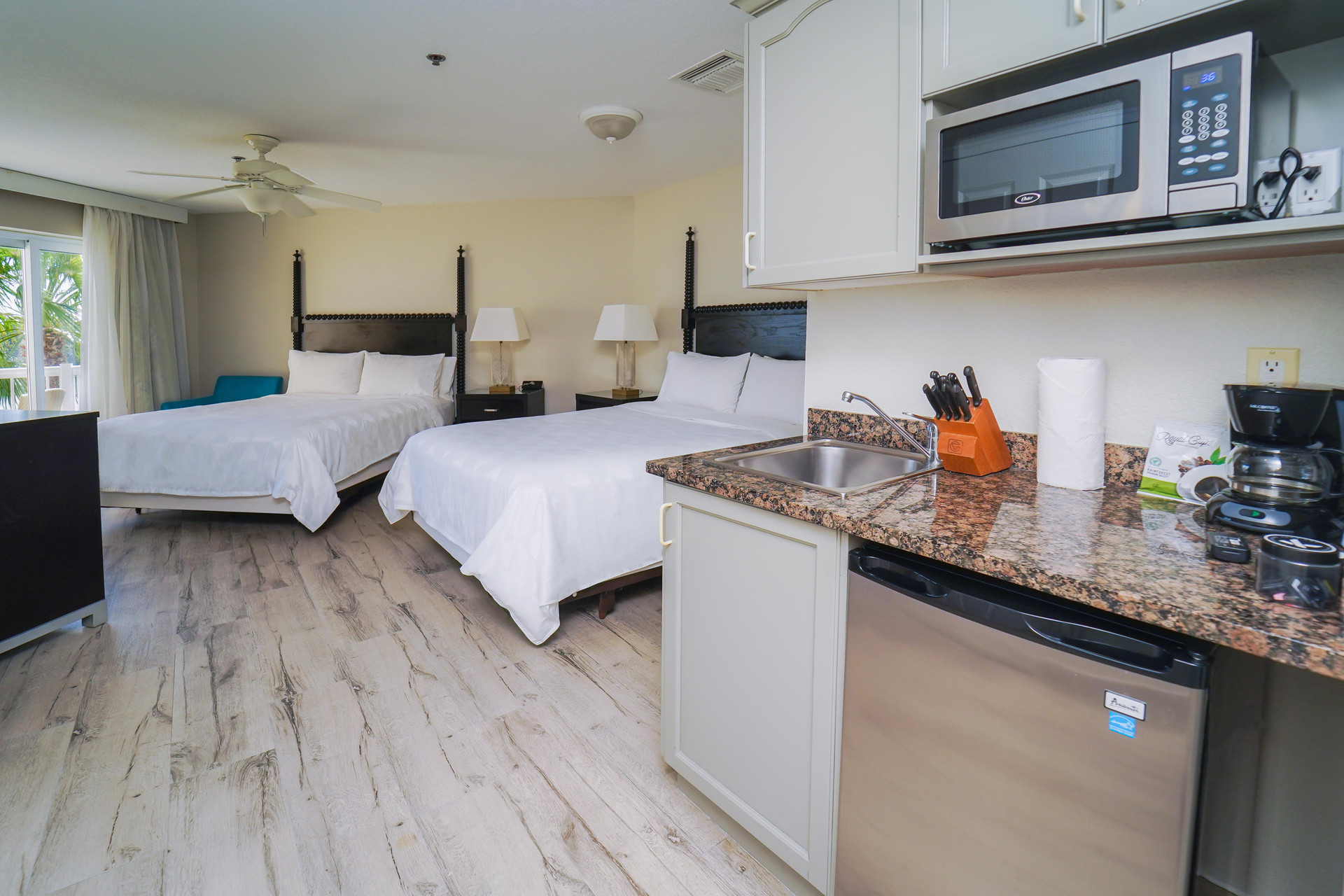 Studio, Suite, 2 Queen Beds, Island View 3/5