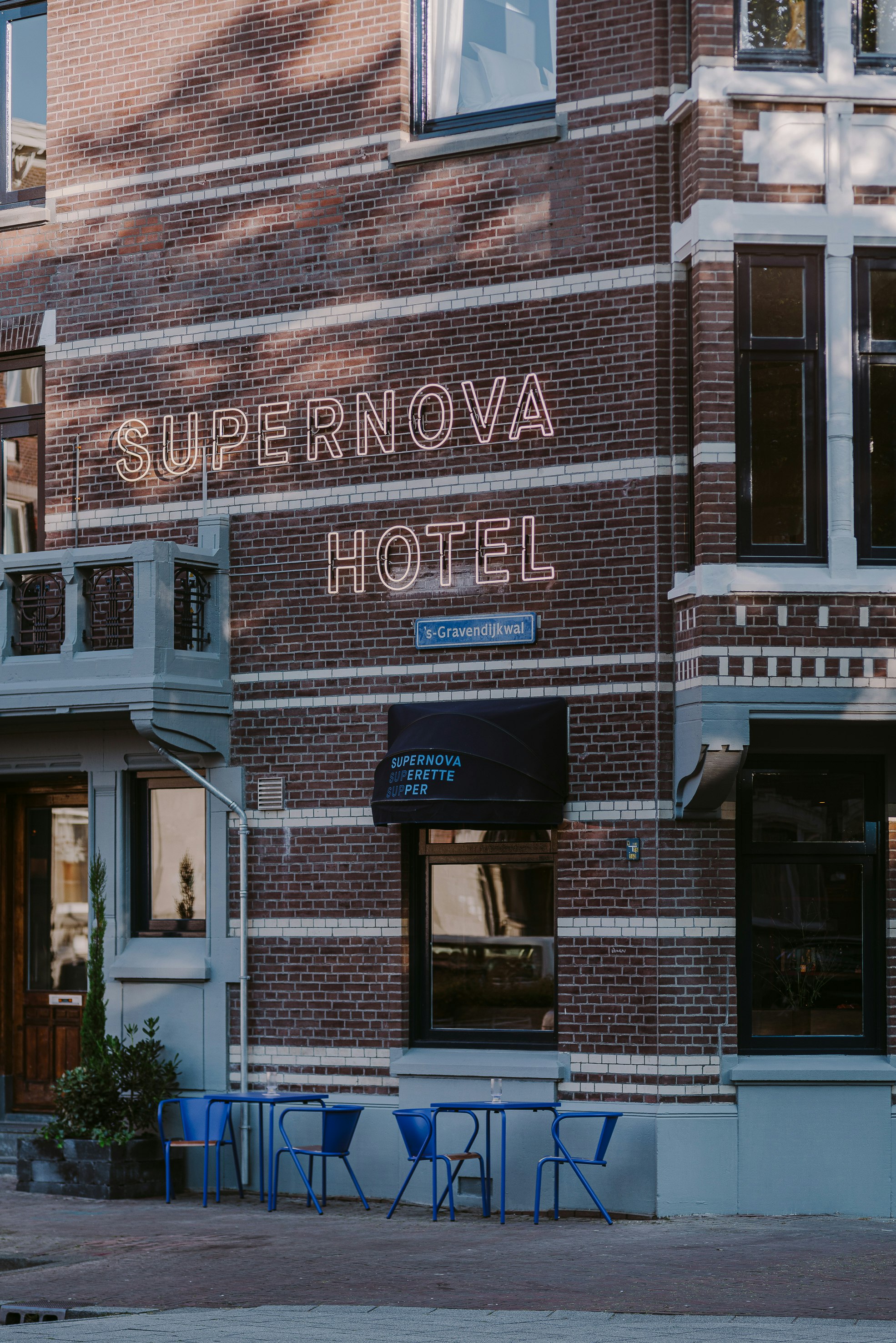 Supernova Hotel 1/36