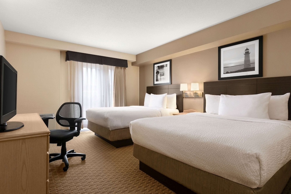 2 Bedrooms, Drive Up, Suite, 2 King Beds
