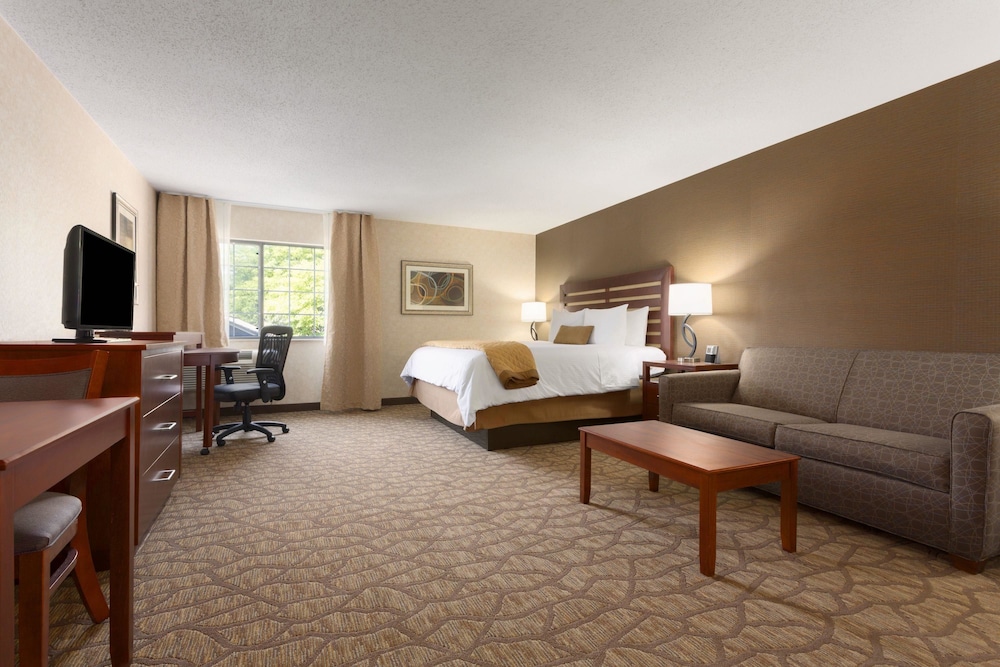 Wyndham Garden Grand Rapids Airport 38/58