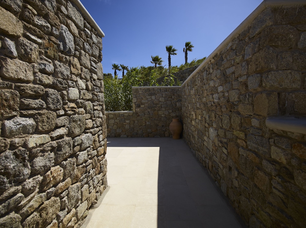 Bonzoe Homes & Villas 27/50