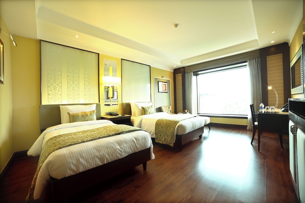 ROOM, TWIN BEDS