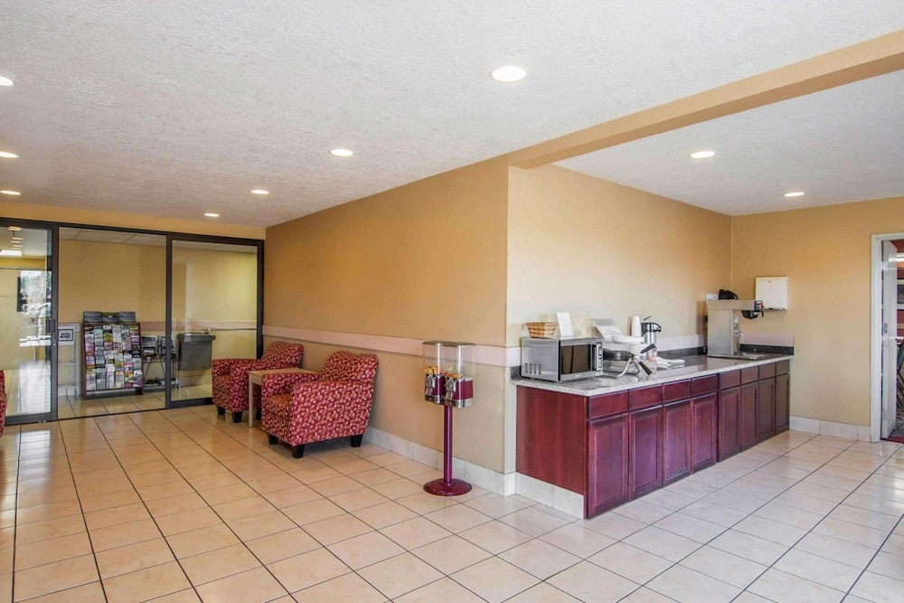 Bridgeway Inn & Suites Sublimity 7/41