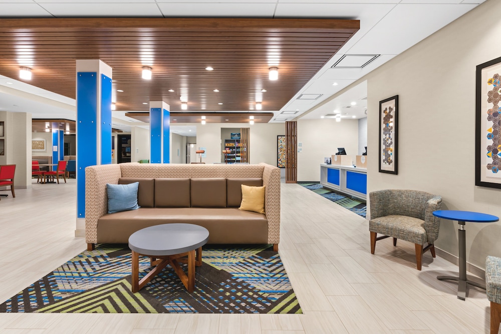 Holiday Inn Express & Suites Suisun City 7/70