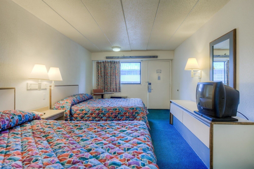 Motel6 Knoxville, TN - North 31/45