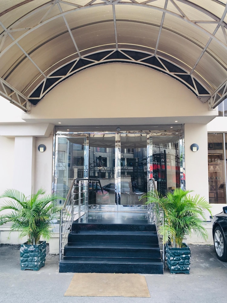 Summerset Continental Hotel Maitama 3/52