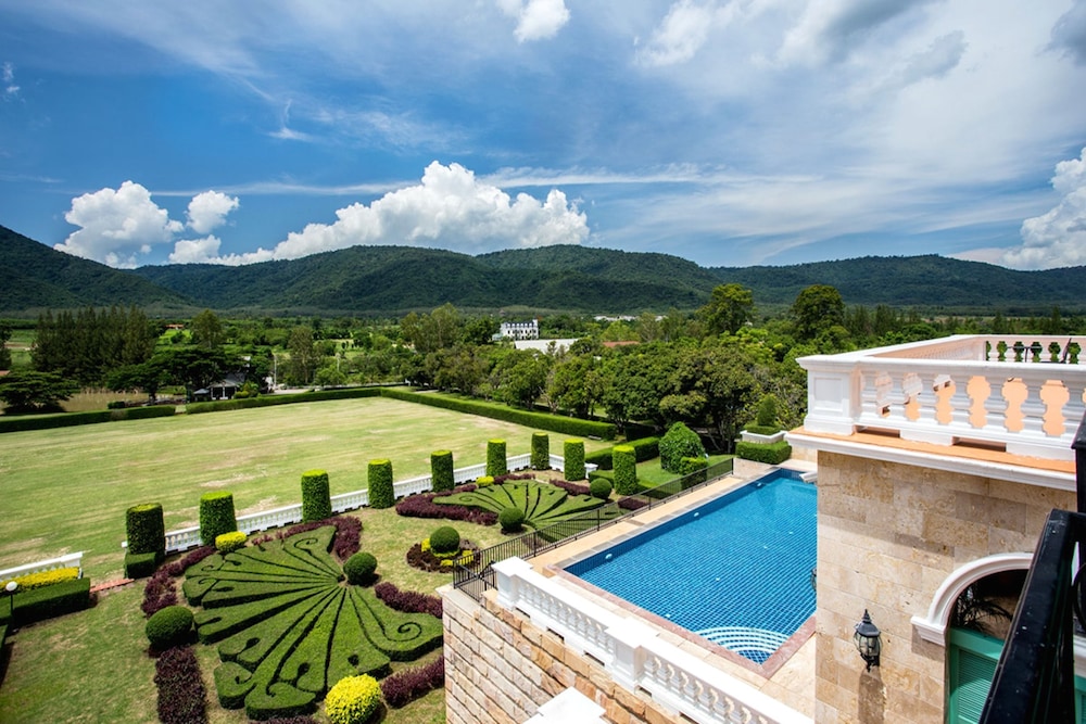 Chateau De Khaoyai Hotel & Resort 18/19