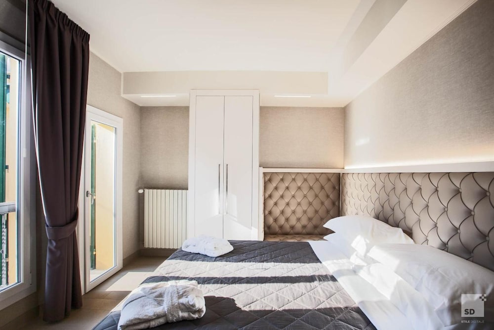 Hotel Cavour 9/49