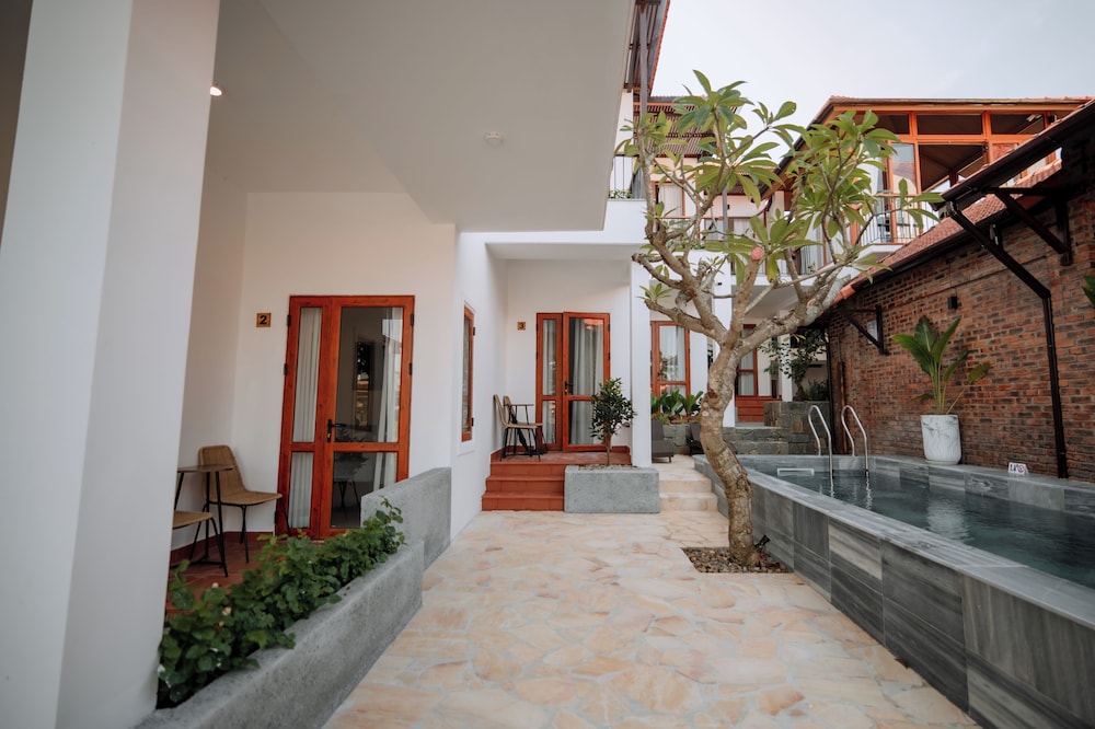 Hue Riverside Villa 6/50