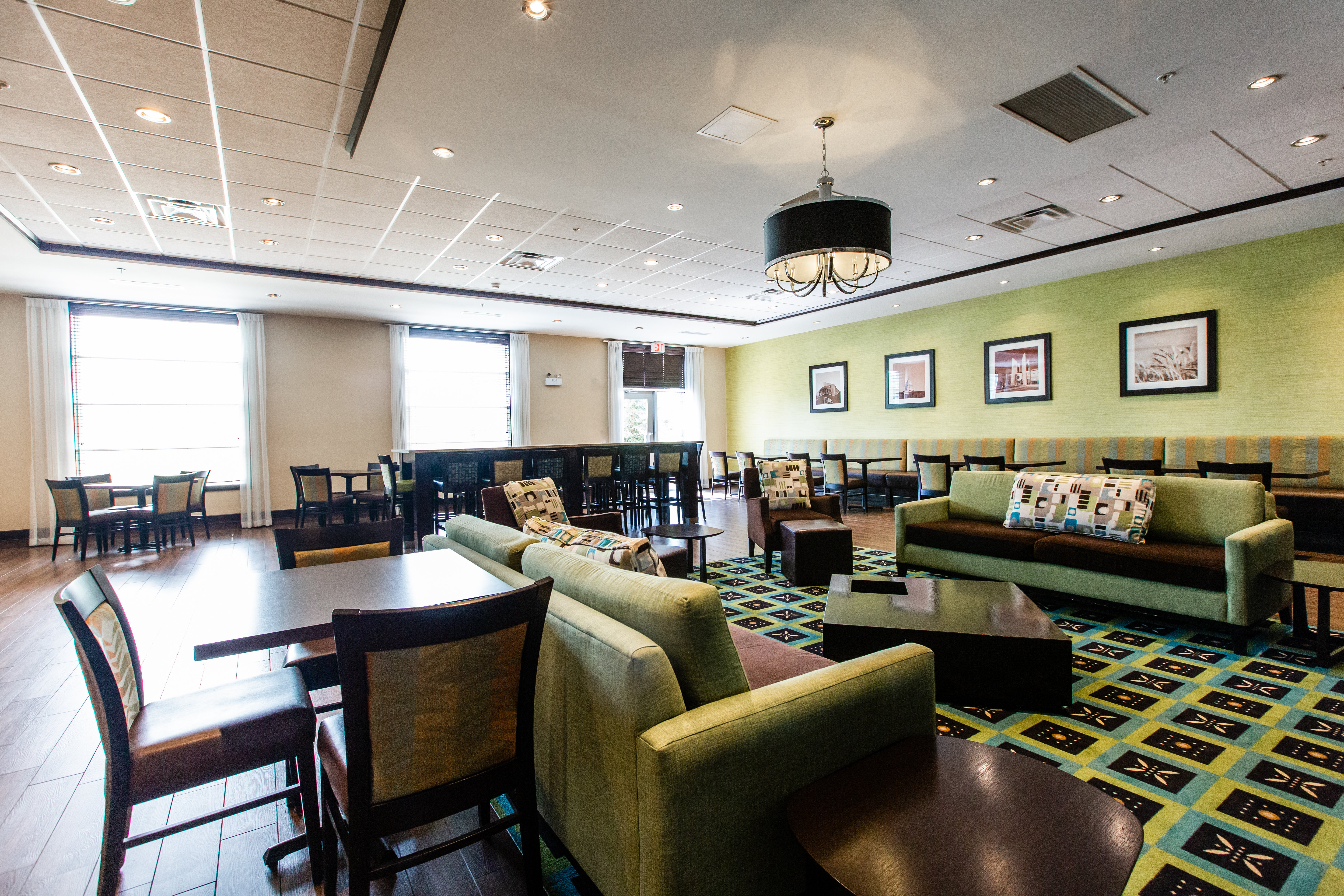 Holiday Inn Express & Suites Spruce Grove - Stony Plain 54/68