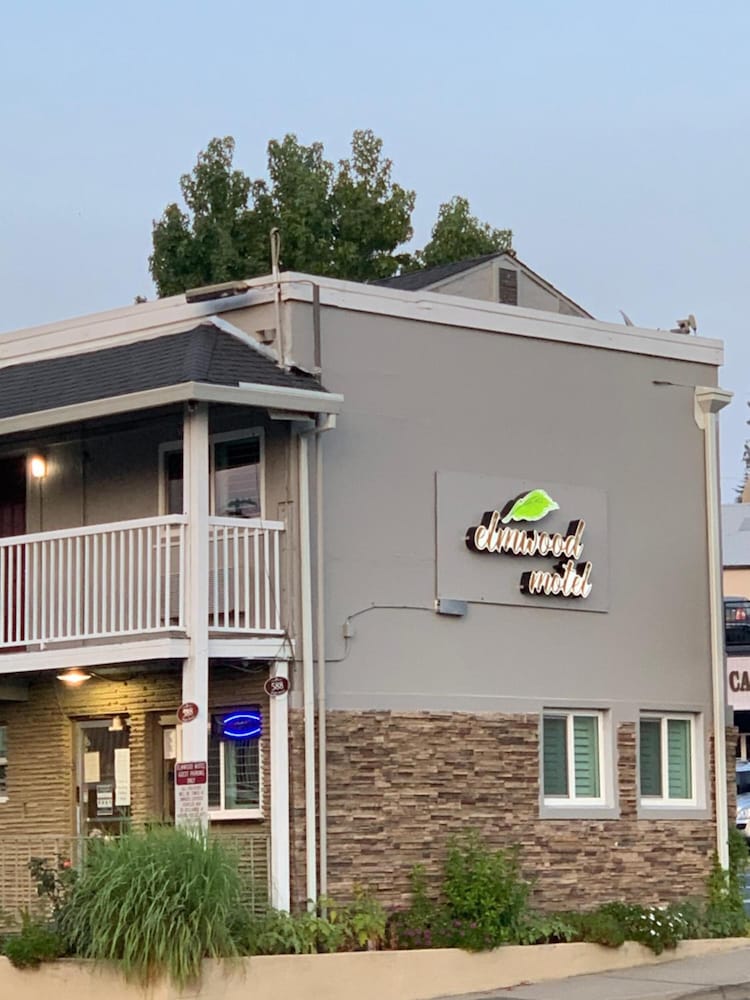 Elmwood Motel 1/15