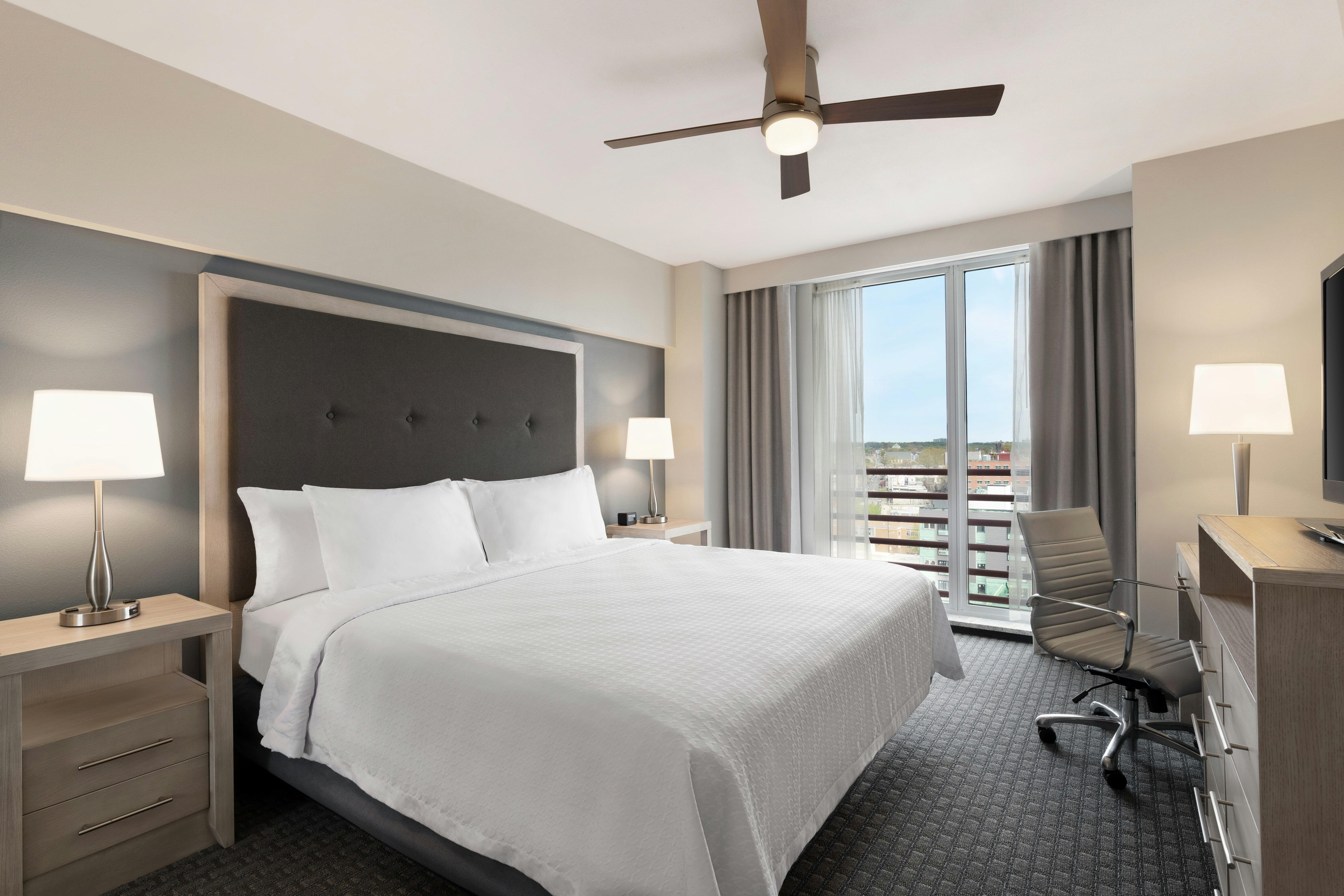 1 BEDROOM, PREMIUM, SUITE, KING BED