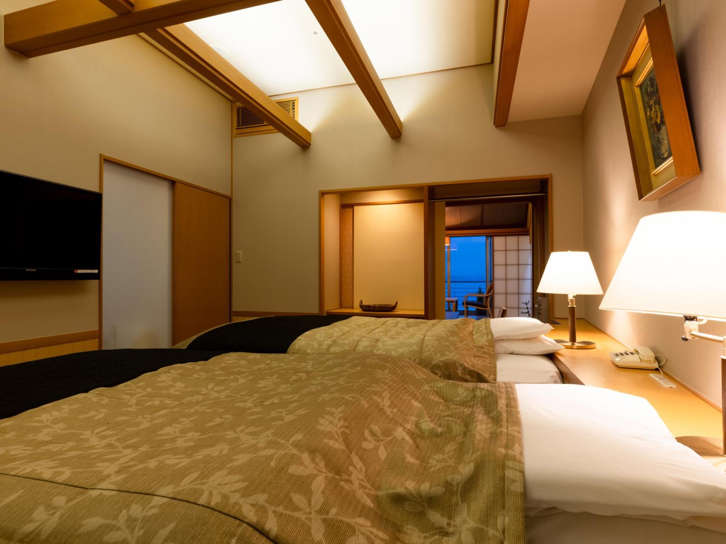 Suite, Lake View