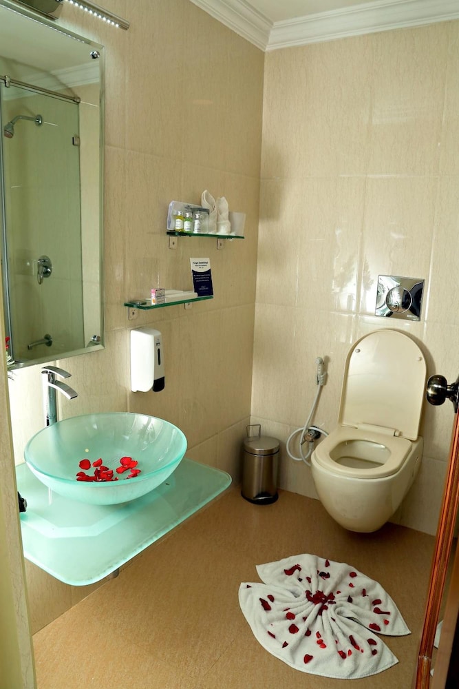 Gokulam Park Inn 24/57