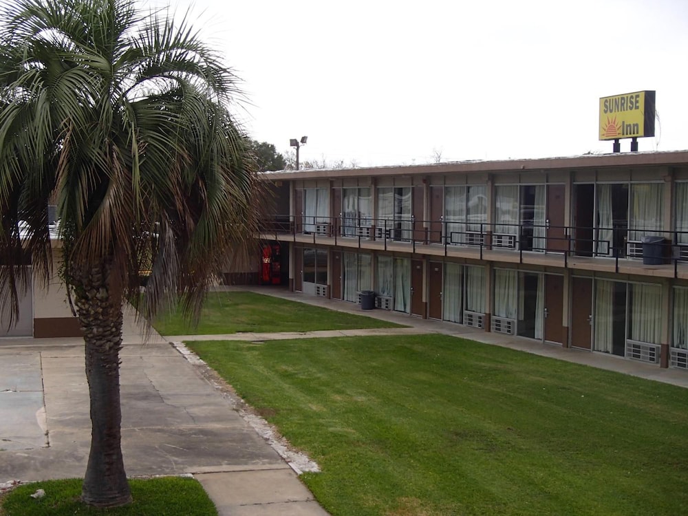 Sunrise Inn 34/37