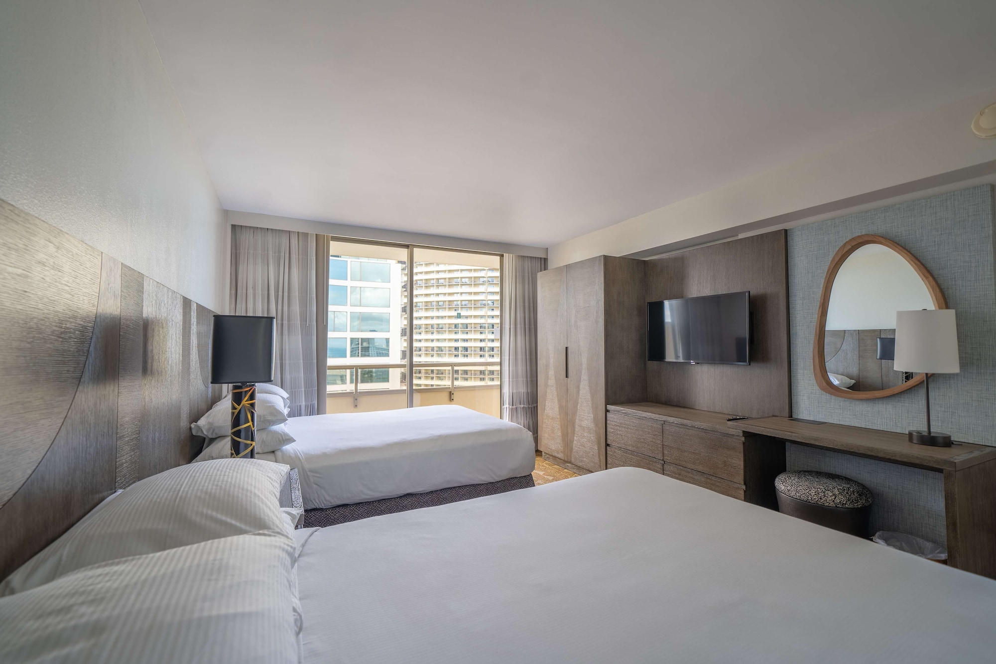 1 BEDROOM, SUITE, CITY VIEW, BALCONY