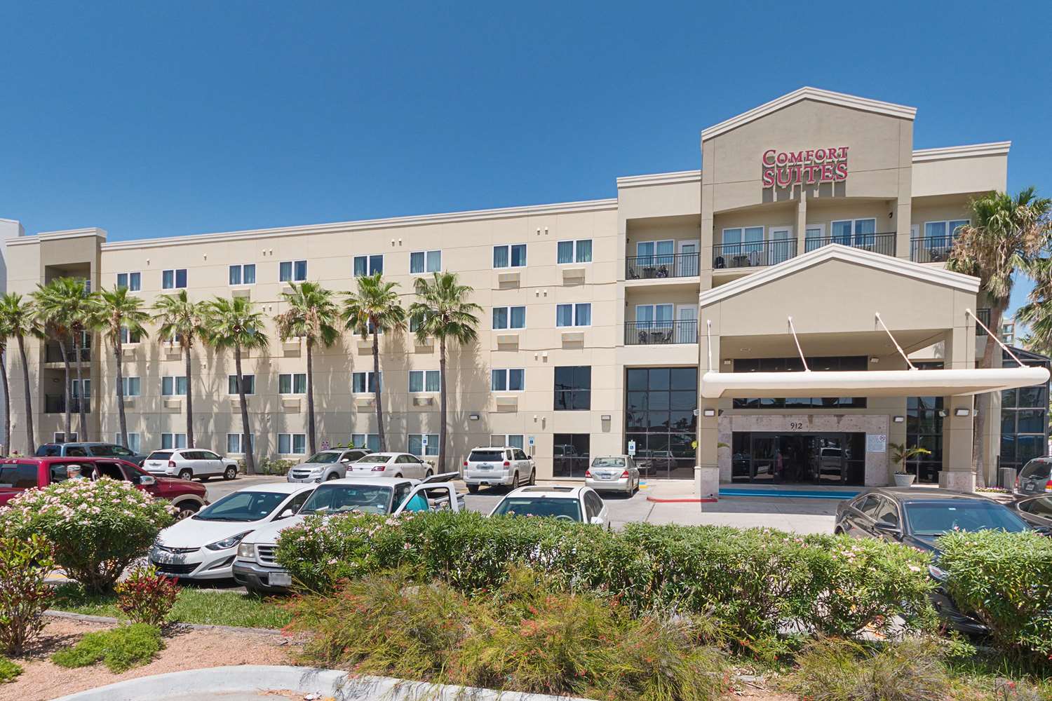 Comfort Suites Beachside 4/44
