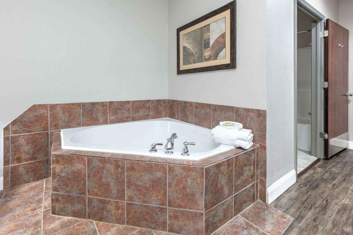 Days Inn & Suites By Wyndham Cabot 55/56