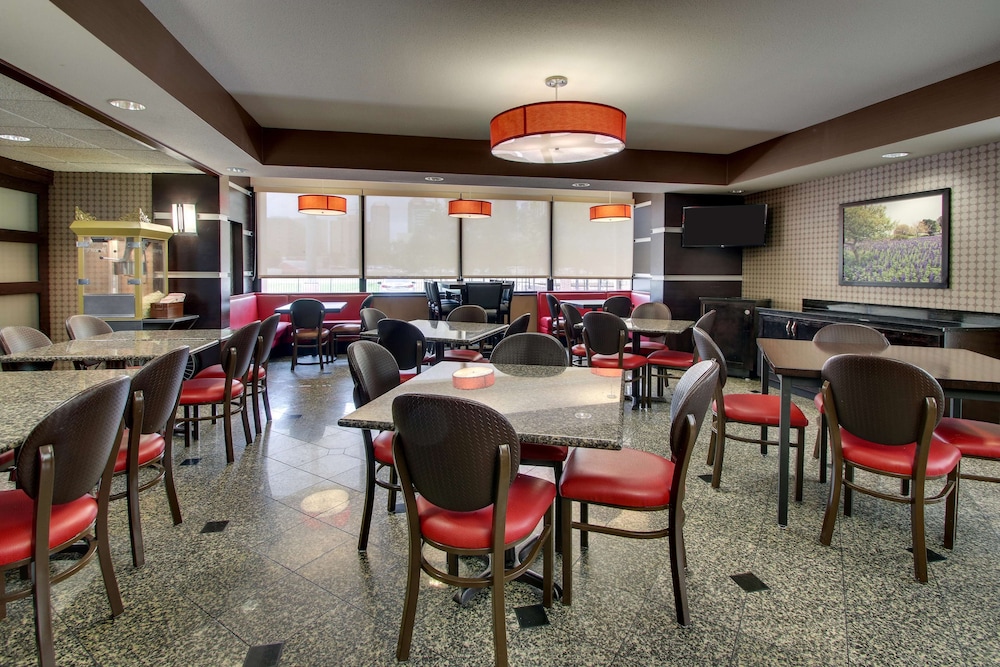 Drury Inn & Suites Near the Galleria Houston 39/49
