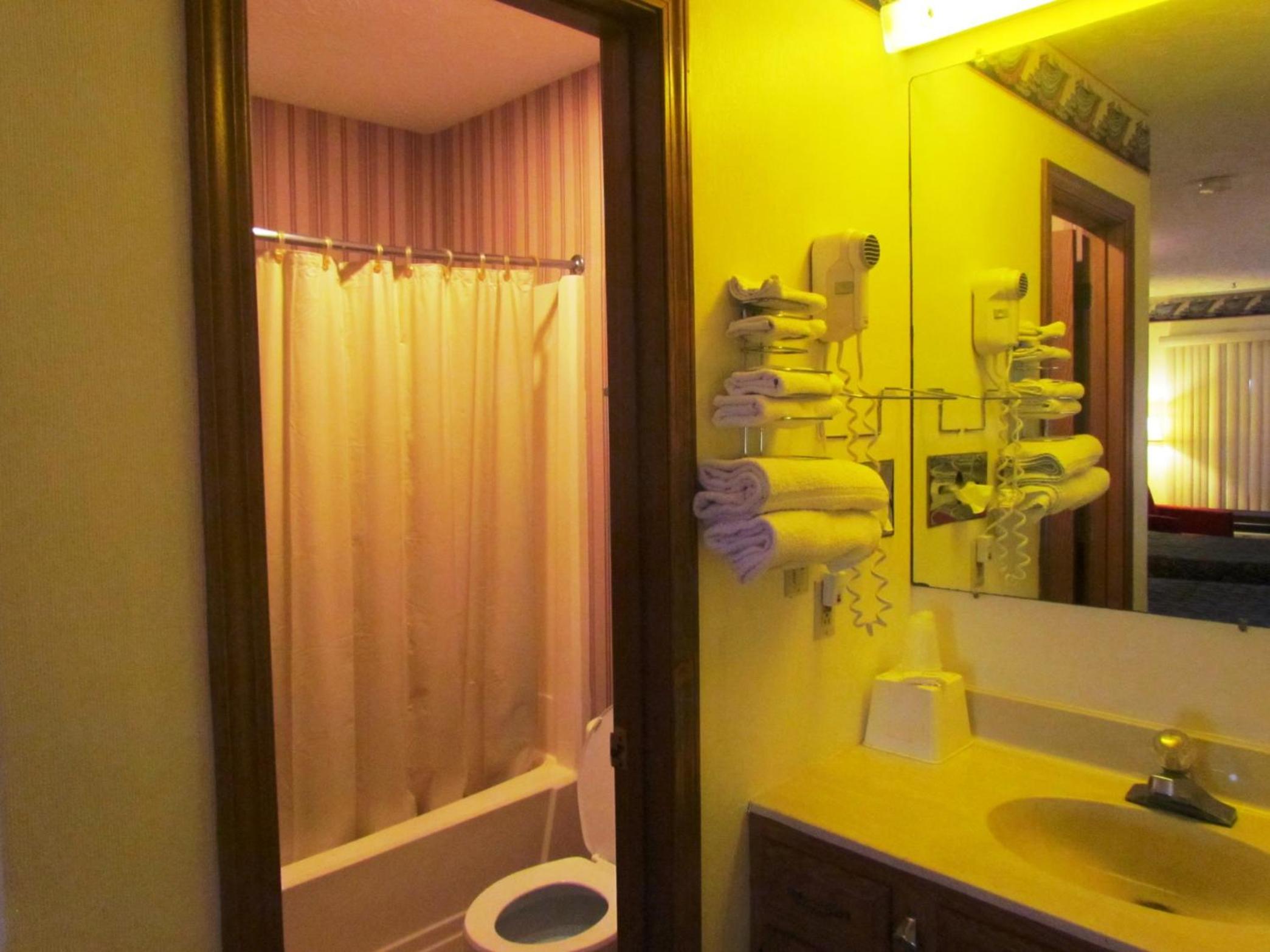 Travel Inn & Suites 10/11