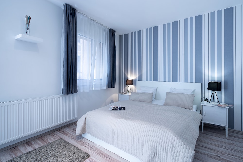 STUDIO, DOUBLE BED
